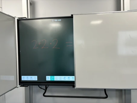Křídlové rozšíření s pylónovým zdvihem k dotykovým monitorům Avtek 86"