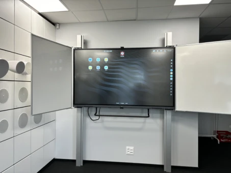 Krídlové rozšírenie s pylónovým zdvihom k dotykovým monitorom Avtek 86"