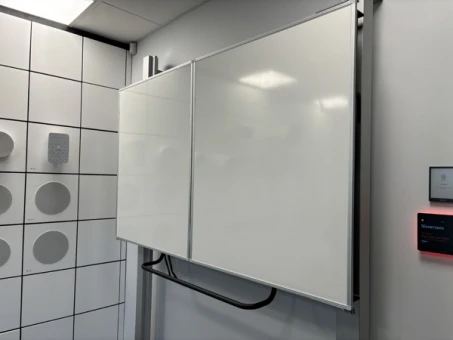 Krídlové rozšírenie s pylónovým zdvihom k dotykovým monitorom Avtek 86"